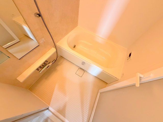 バス・シャワールーム　広めのお風呂は一日の疲れを癒してくれます。