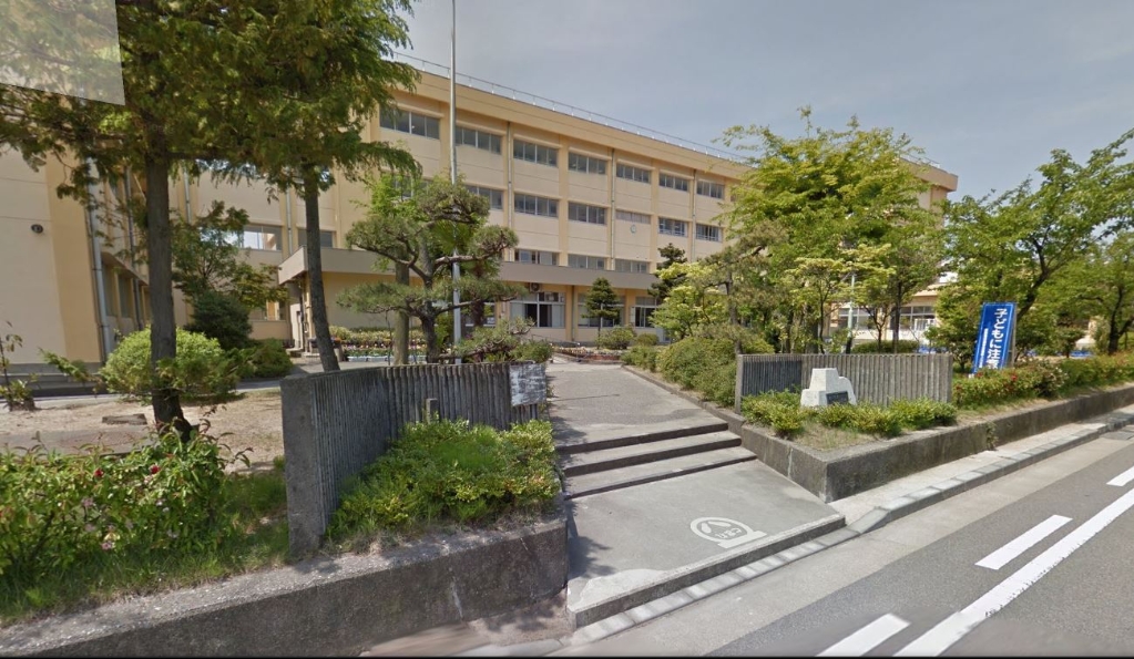 小学校　新潟市立上山小学校（小学校）まで645m
