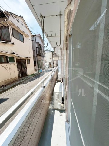 バルコニー　落ち着いた玄関です