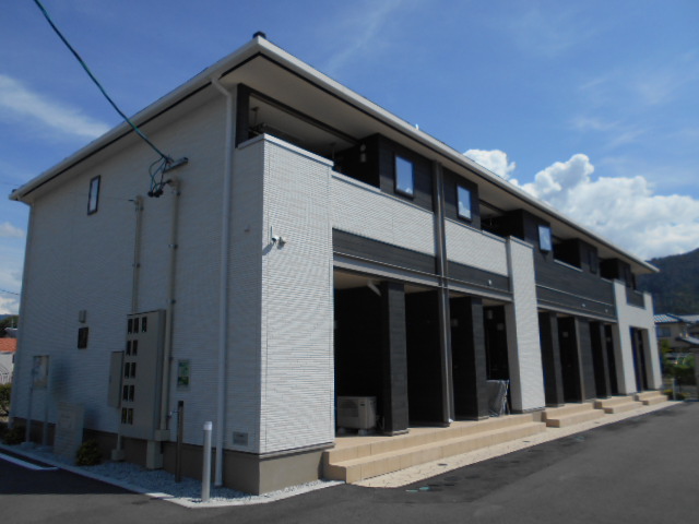 建物外観　バルコニー・玄関側を南西方向より撮影