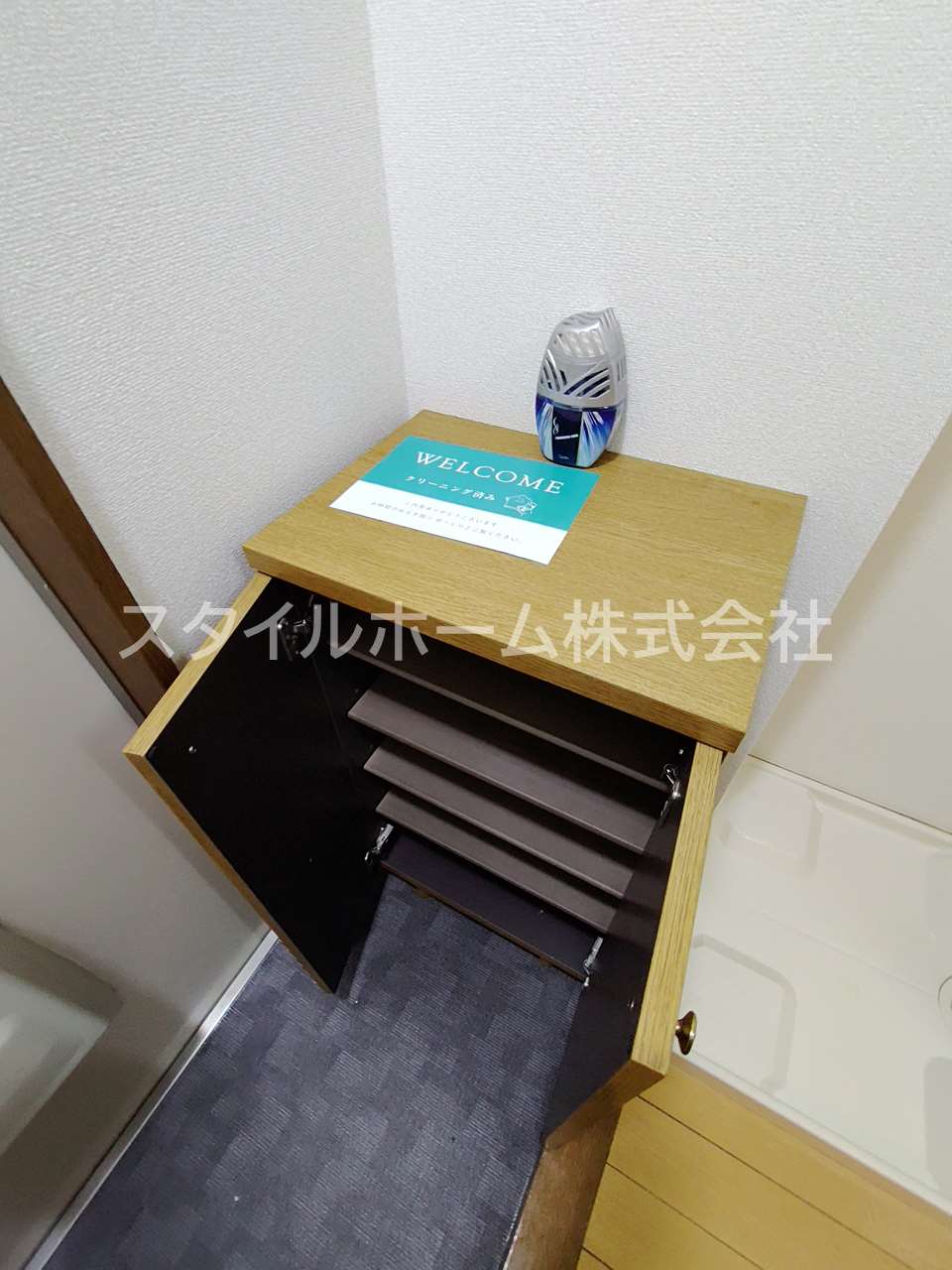 玄関　別部屋写真です。