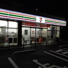 コンビニ　セブンイレブン大阪高津3丁目店（コンビニ）まで130m