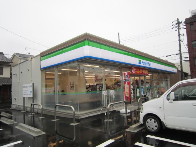 コンビニ　ファミリーマート（コンビニ）まで470m
