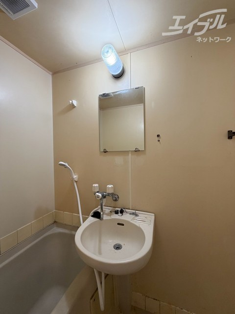 タクティ三津屋の内装写真