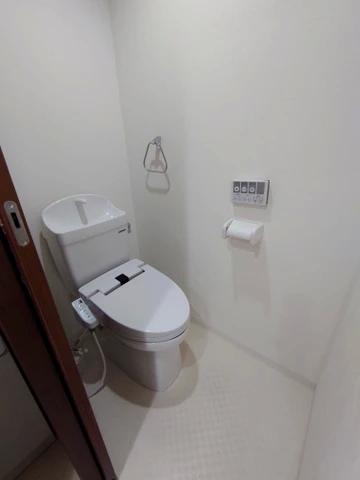 トイレ　ウォシュレット付き