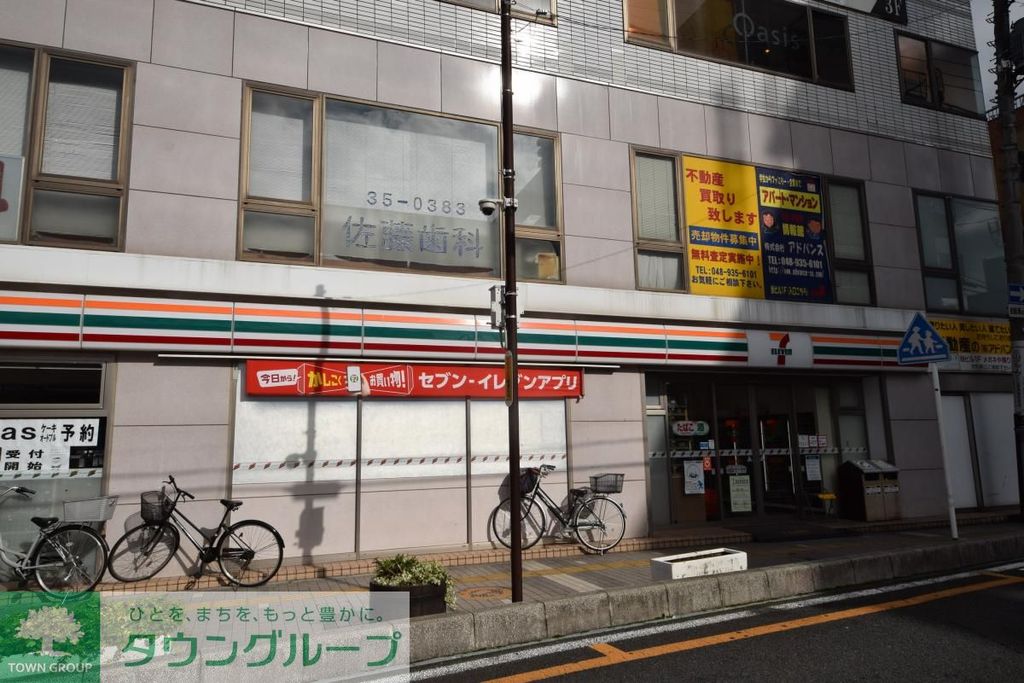 コンビニ　セブンイレブン獨協大学前駅東口店（コンビニ）まで210m