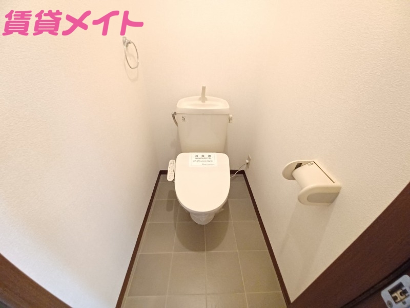 トイレ　別部屋反転参考写真です