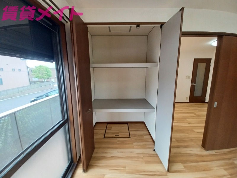 収納　別部屋反転参考写真です
