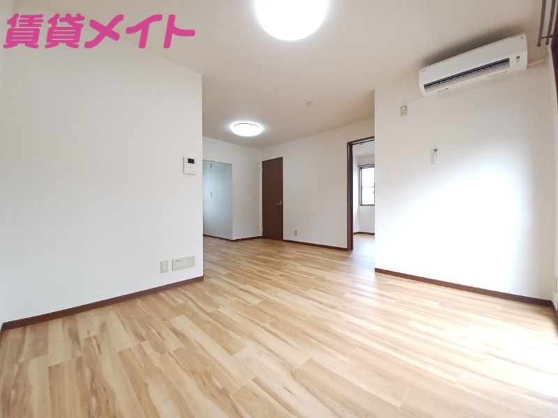 居室・リビング　別部屋反転参考写真です
