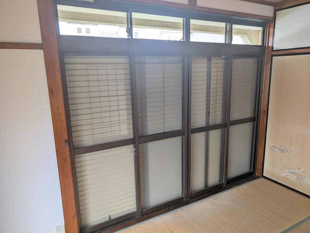セキュリティ　雨戸