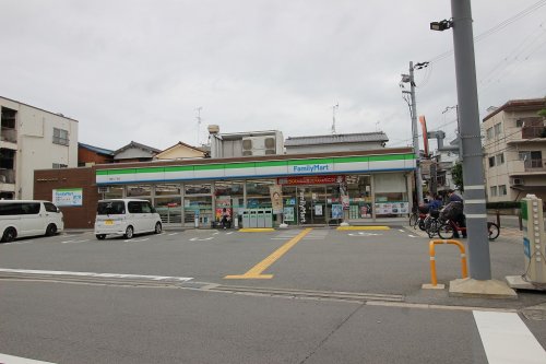 コンビニ　ファミリーマート 豊新二丁目店（コンビニ）まで426m