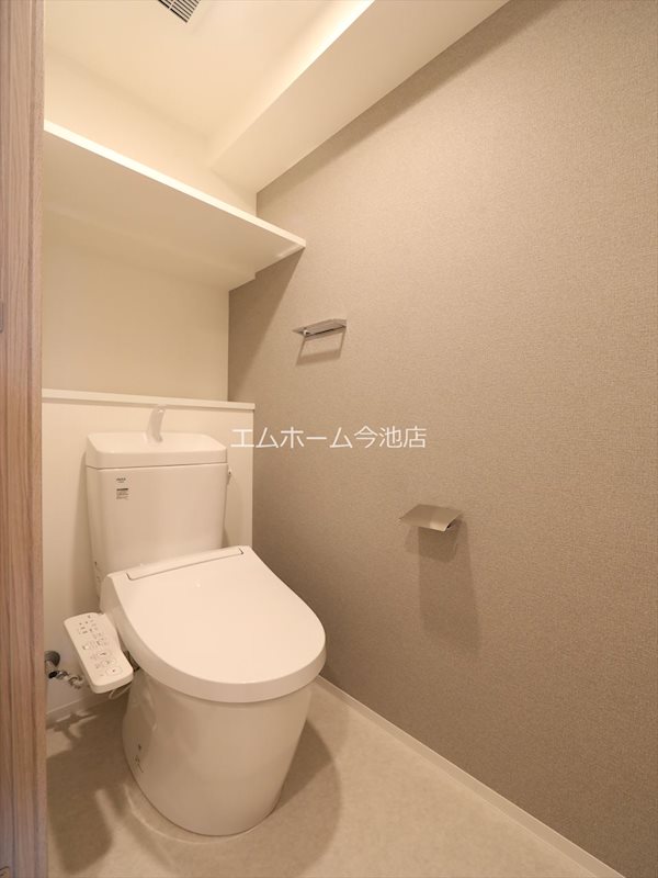 トイレ　温水洗浄便座付トイレ