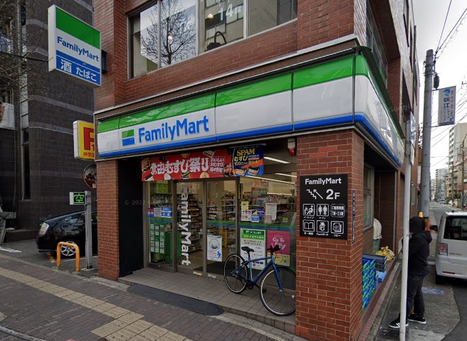 コンビニ　ファミリーマート 池下駅前店（コンビニ）まで220m