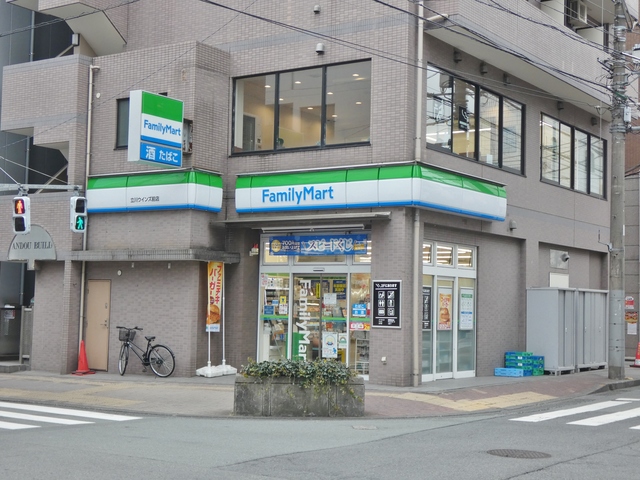 コンビニ　ファミリーマート立川ウインズ前店（コンビニ）まで225m
