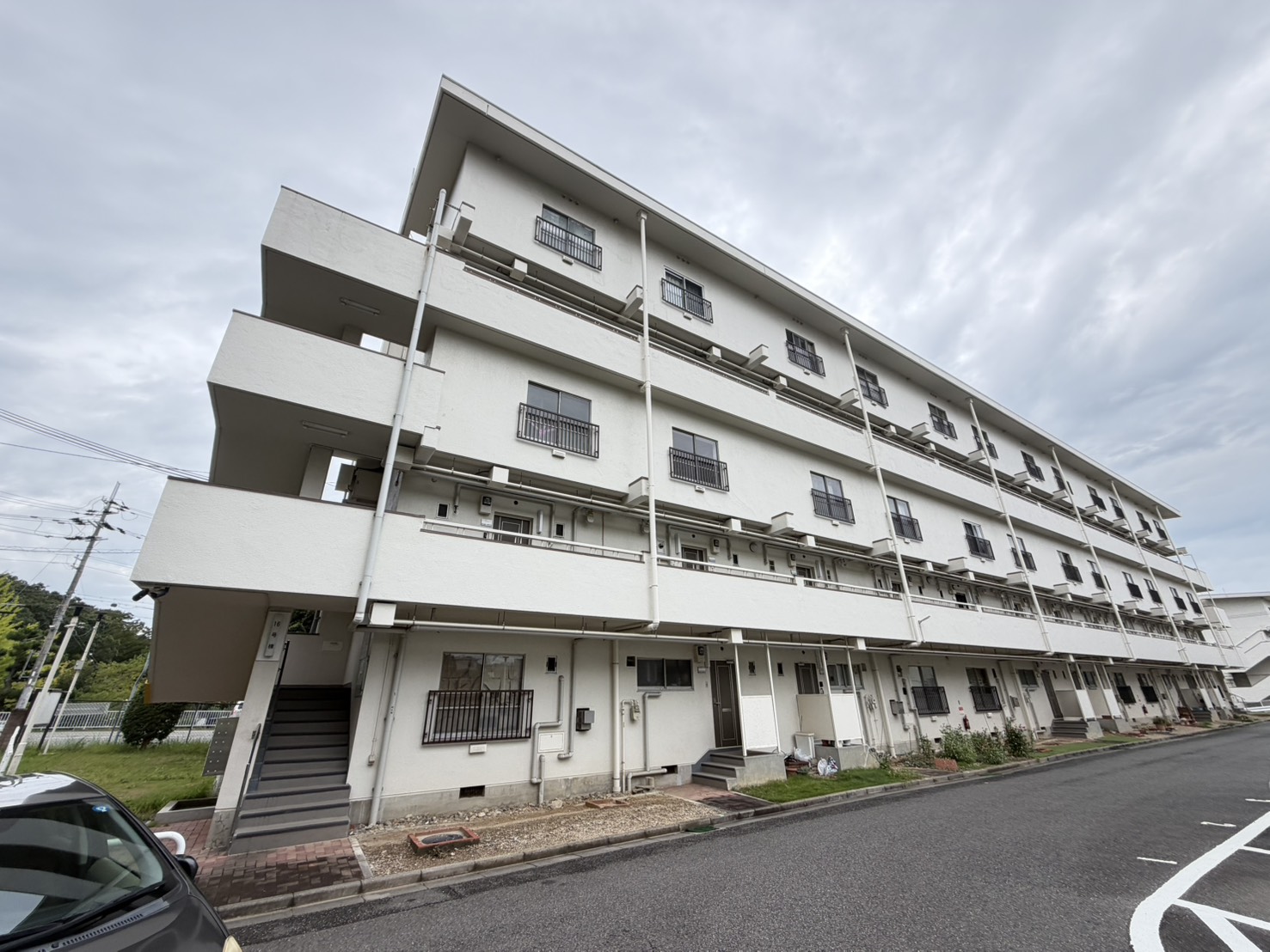 松が丘住宅16号棟の外観写真