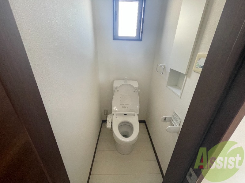 トイレ　トイレはウォシュレット機能付きで、快適にお過ごしいただけます