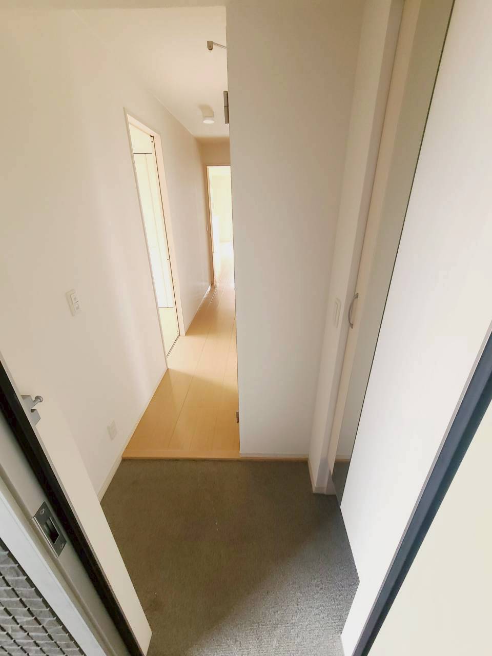ピケルーナ西宮北口の玄関写真