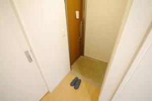 シャーメゾン朽網駅前Aの玄関写真