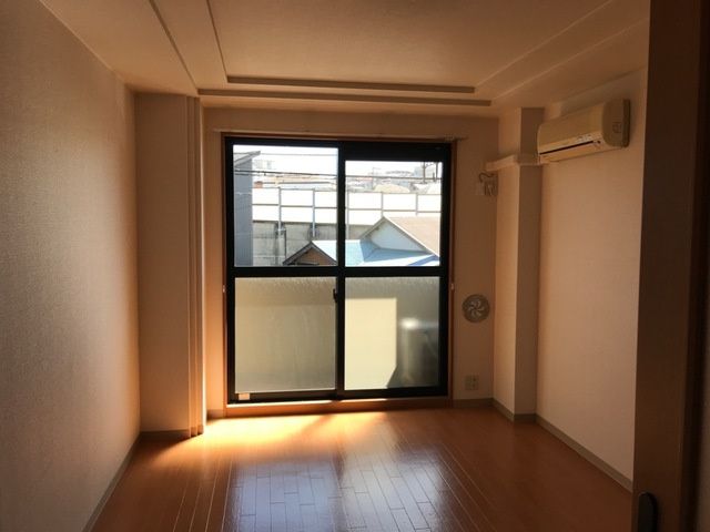 居室・リビング　室内