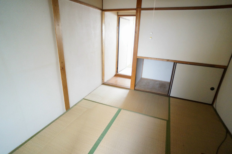 柳本荘の居間写真