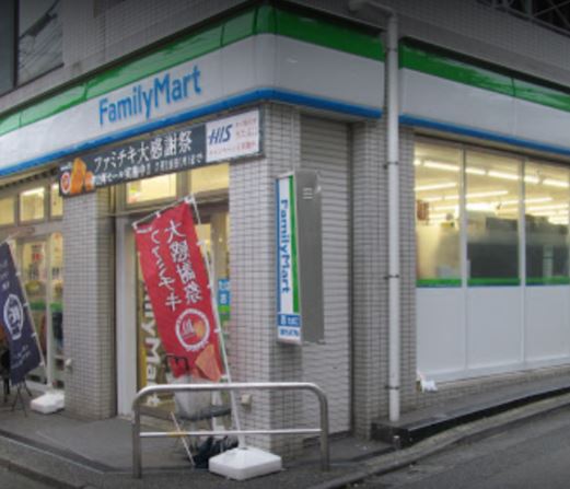 コンビニ　ファミリーマート 下北沢駅北店（コンビニ）まで574m