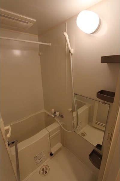 バス・シャワールーム　※写真は同じマンションの違う部屋のものになります。