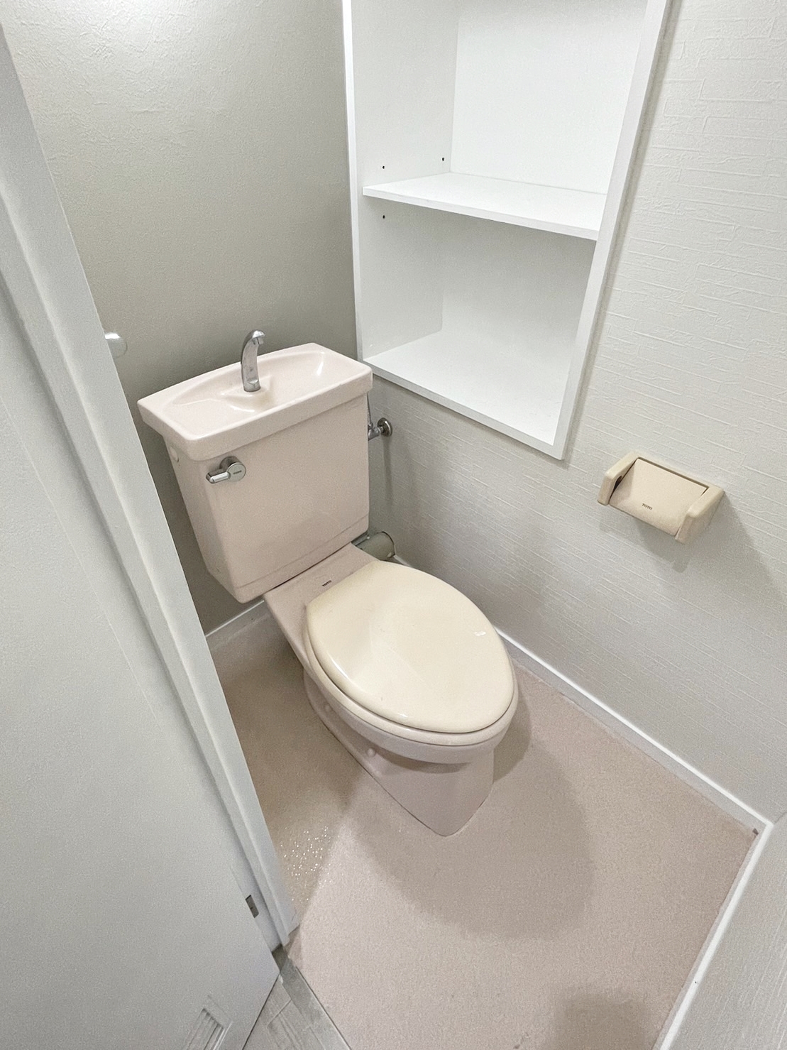 地下鉄谷町線 平野駅 徒歩13分 7階建 築36年のトイレ写真