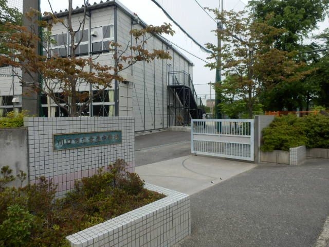中学校　川口市立幸並中学校（中学校）まで975m