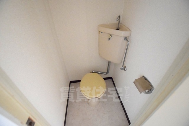 地下鉄御堂筋線 西中島南方駅 徒歩16分 5階建 築41年のトイレ写真