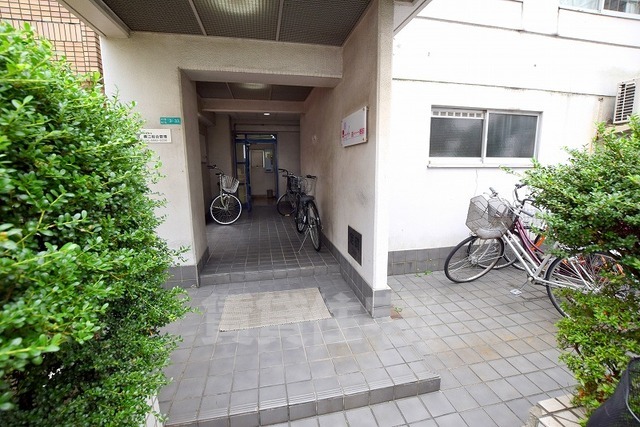 地下鉄御堂筋線 西中島南方駅 徒歩16分 5階建 築41年の外観写真