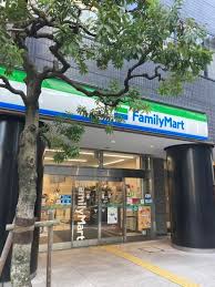 コンビニ　ファミリーマート芝公園店（コンビニ）まで212m
