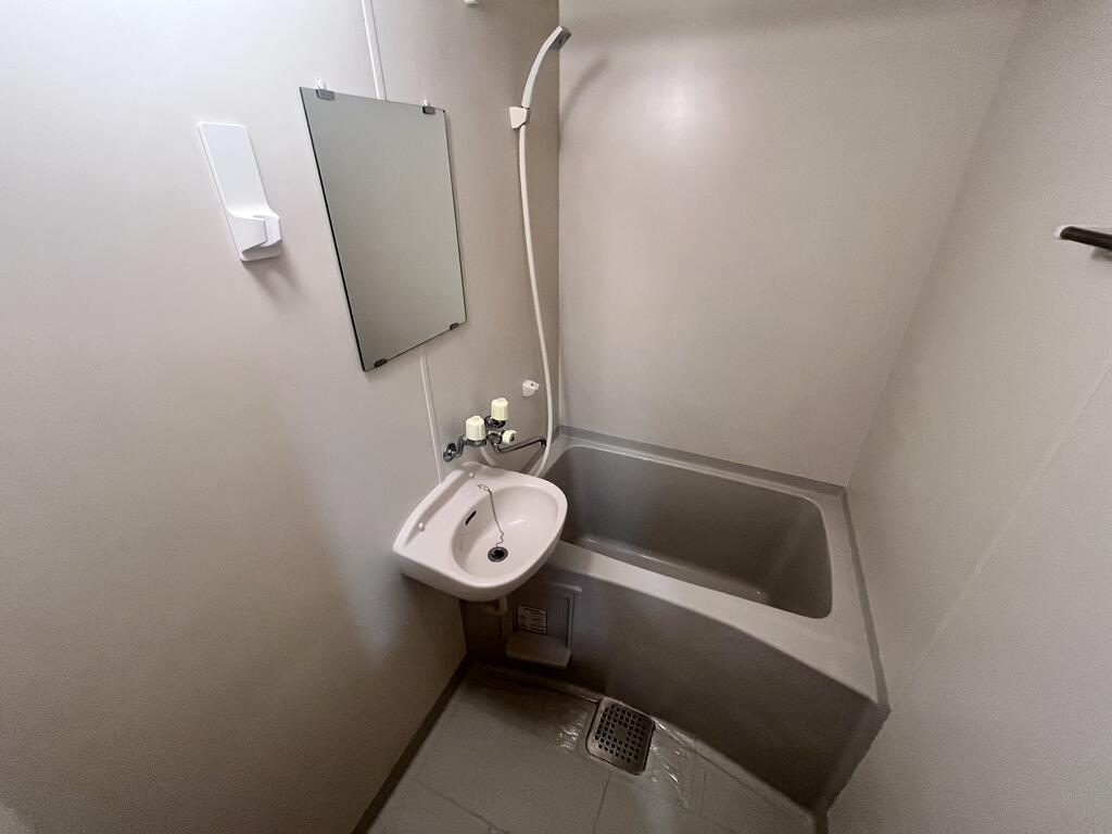 バス・シャワールーム　※別部屋の写真です。
