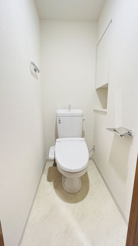 都営大江戸線 練馬駅 徒歩12分 5階建 築3年のトイレ写真