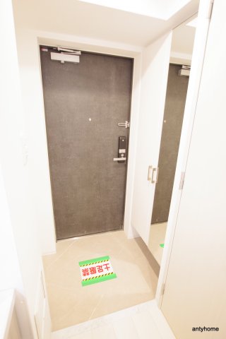 エスリード難波ザ・メゾンの玄関写真