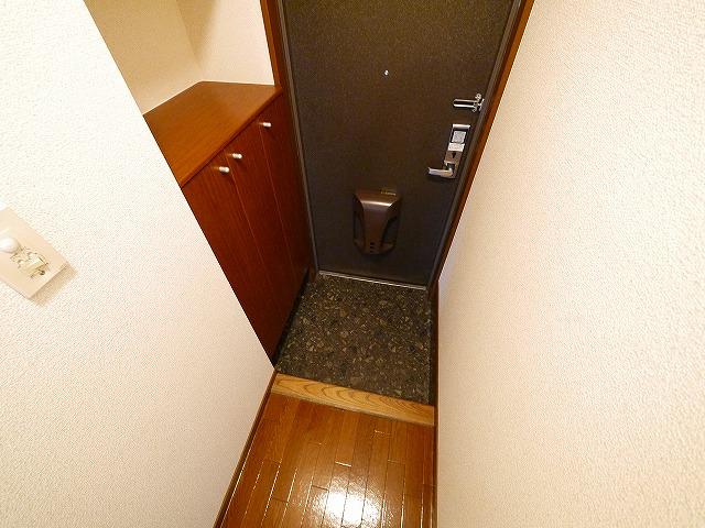 玄関　収納もある玄関です