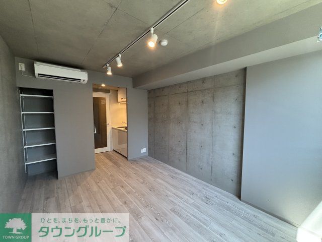 居室・リビング　★奇数階・偶数階で木材や壁の色が異なります。