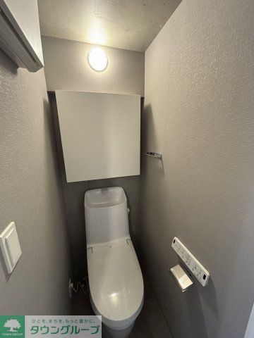 トイレ　★奇数階・偶数階で木材や壁の色が異なります。