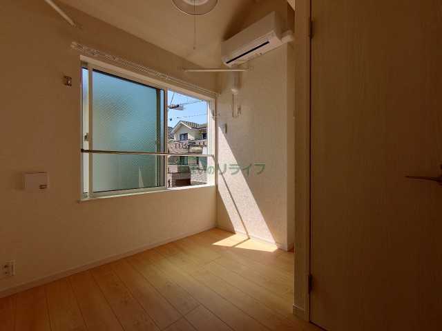 居室・リビング　別部屋参考写真となります。