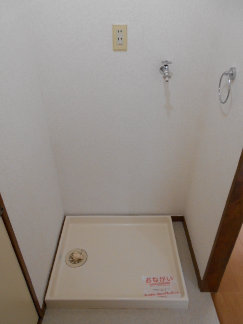 洗面設備　屋内洗濯機置場・排水ドレンパン完備