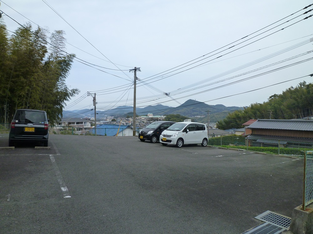 【長崎市田上のマンションの駐車場】