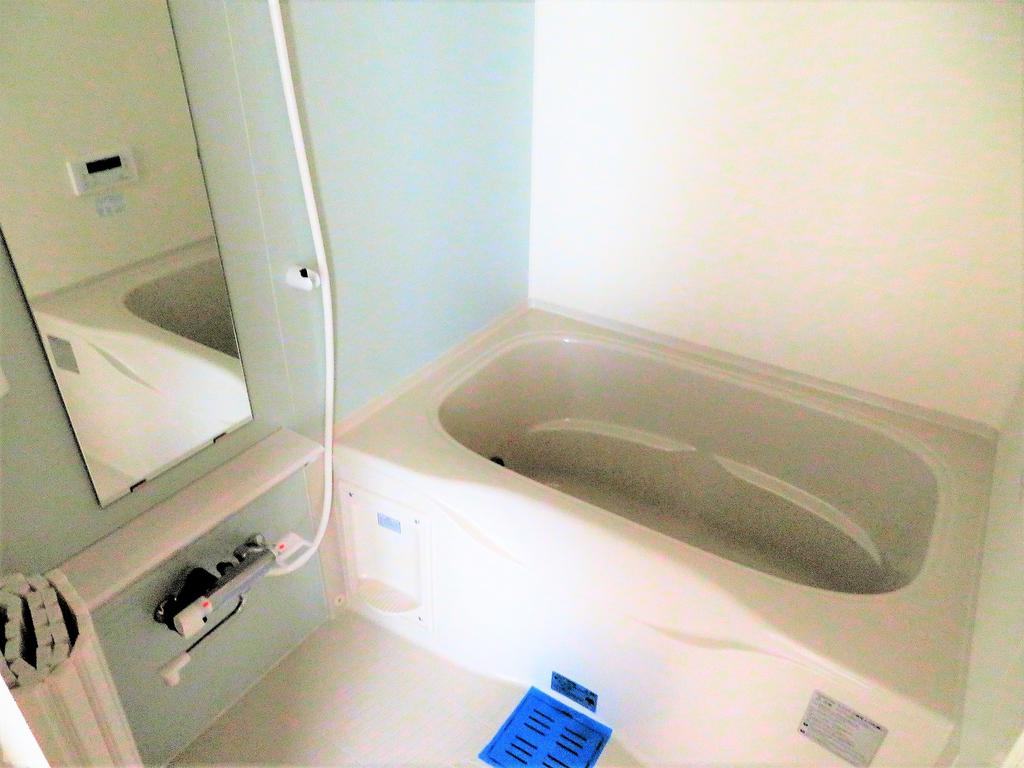 バス・シャワールーム　追い焚き・浴室乾燥機付きです。