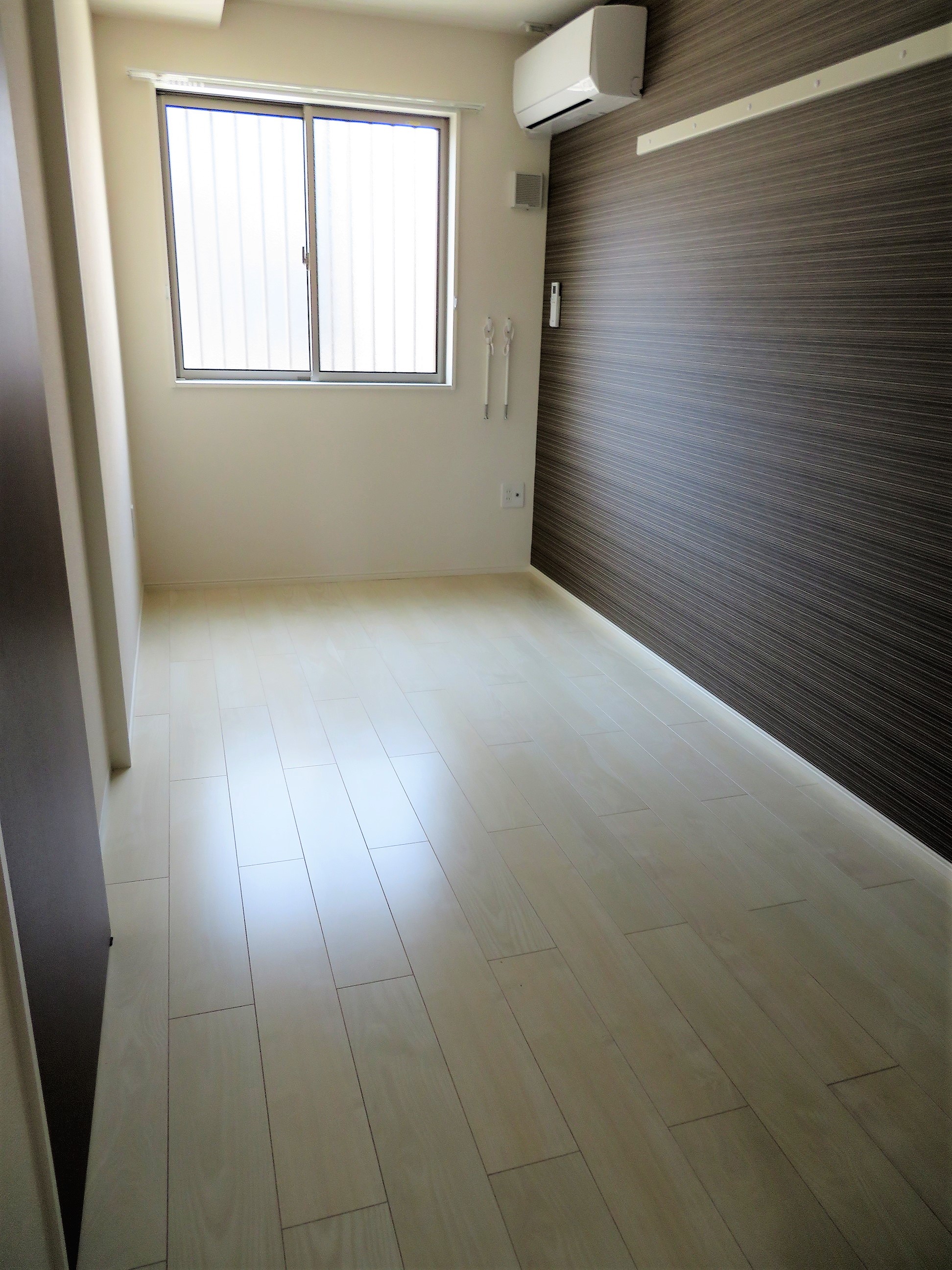 その他部屋・スペース　4.7帖の洋室です！エアコン全室完備です。