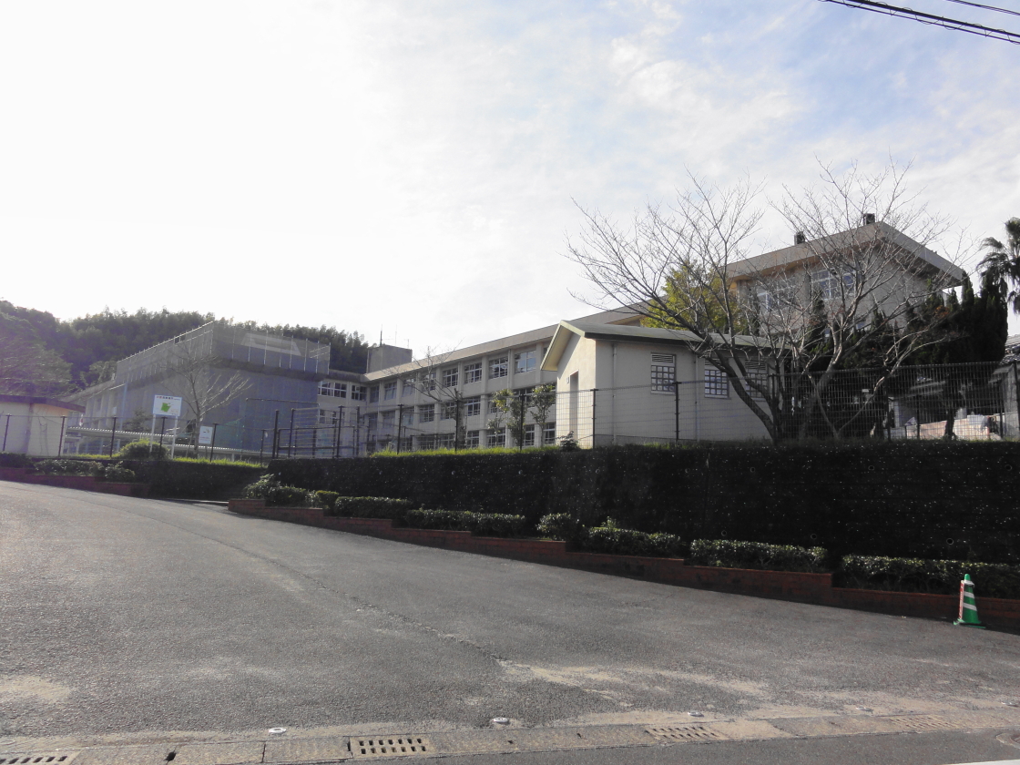中学校　鹿児島市立和田中学校（中学校）まで386m