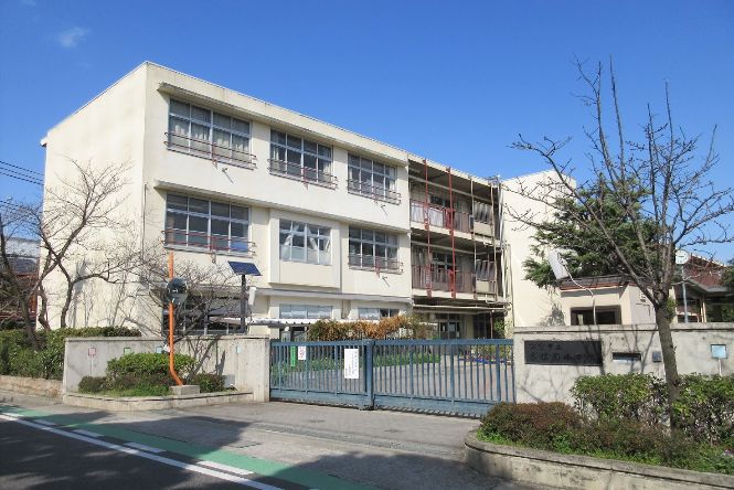 小学校　西宮市立香櫨園小学校（小学校）まで955m