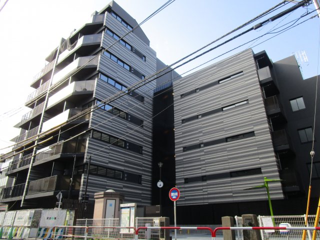 新宿区水道町のマンションの建物外観