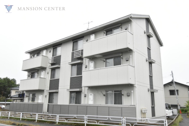 新潟市東区石山のアパートの建物外観