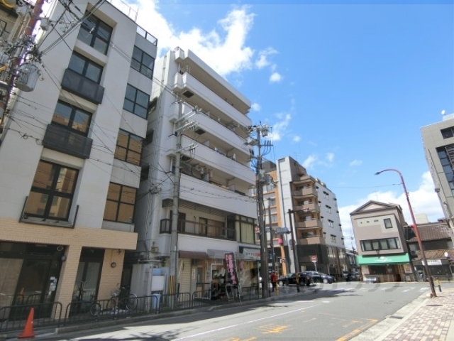 京都市東山区二町目のマンションの建物外観