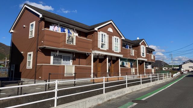 【備前市大内のアパートの建物外観】