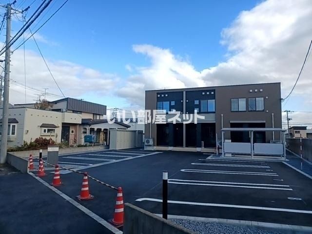 【青森市新田のアパートの駐車場】