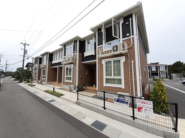 出雲市白枝町のアパートの建物外観